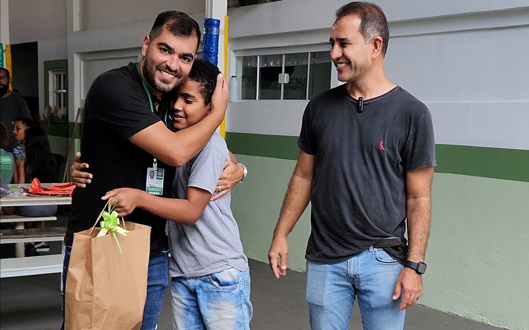 A Prefeitura De Iguaba Grande Realiza Entrega Dos Uniformes Escolares