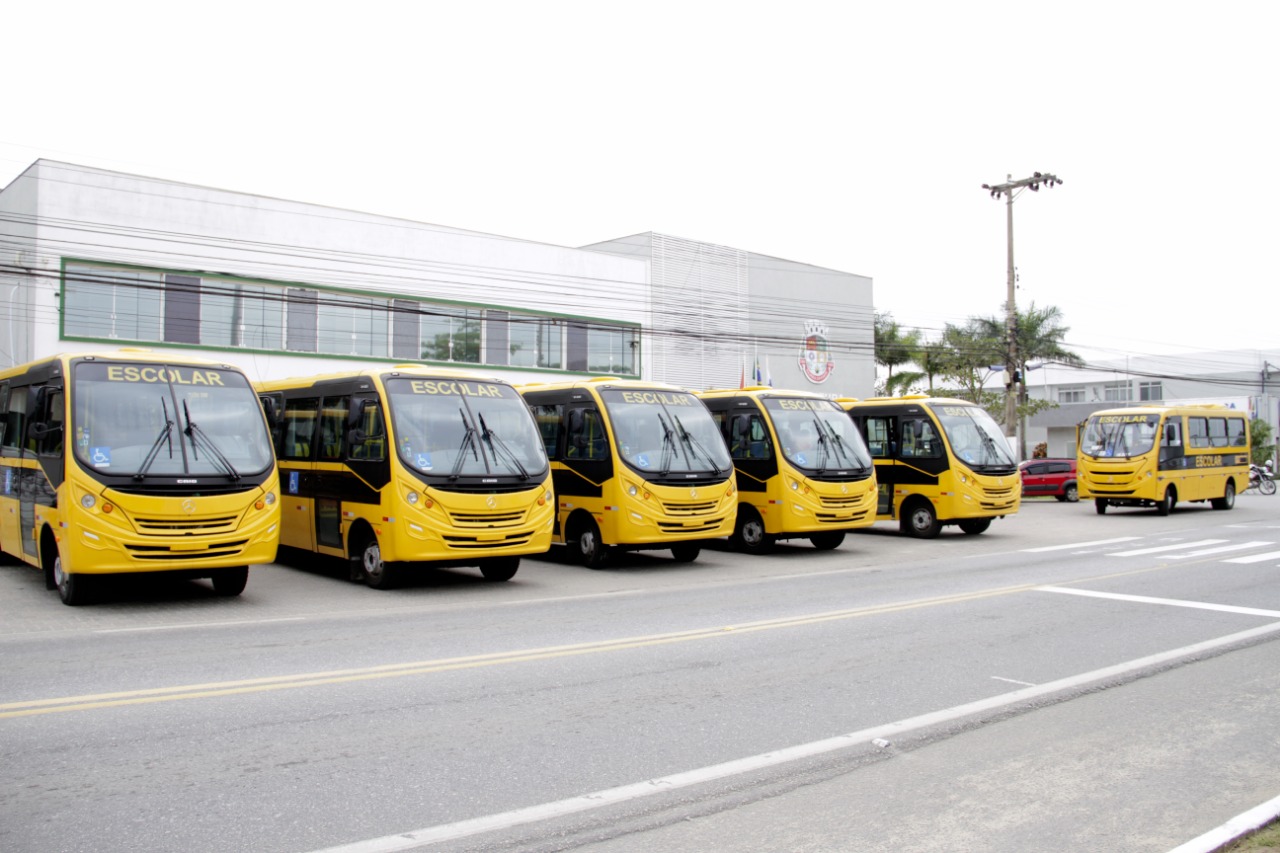 Prefeitura adquire três novos ônibus para reforçar o transporte